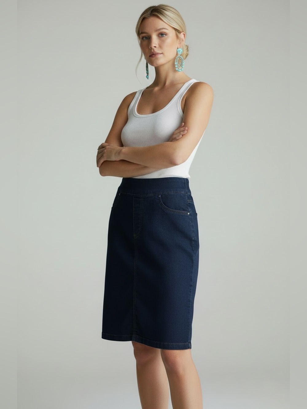 FDJ Women's Dark Blue Denim straight line skirt, size 6